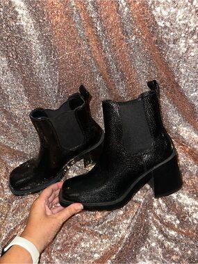 H&M Black Textured Chelsea Block Heel Ankle Boots
